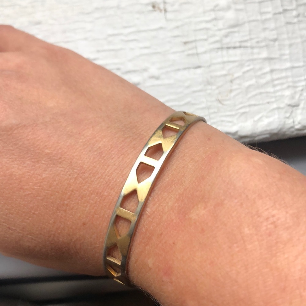 Gold bangle with geometric cutouts - Picture 2 of 2